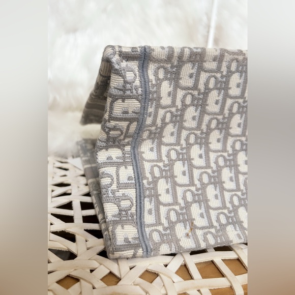 DIOR Book Tote, Medium, in Gray & Ecru Oblique - Picture 17 of 17